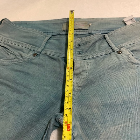 Vintage Wash Green Jeans from Bershka - Picture 9 of 9